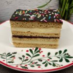 Paszteciki z ciasta francuskiego z kapustą i pieczarkami