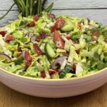 Sałatka z makaronem orzo