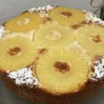 Domowa pizza z mozarellą i pomidorami