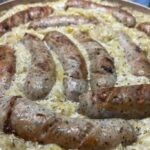 Biała kiełbasa pieczona w piwie