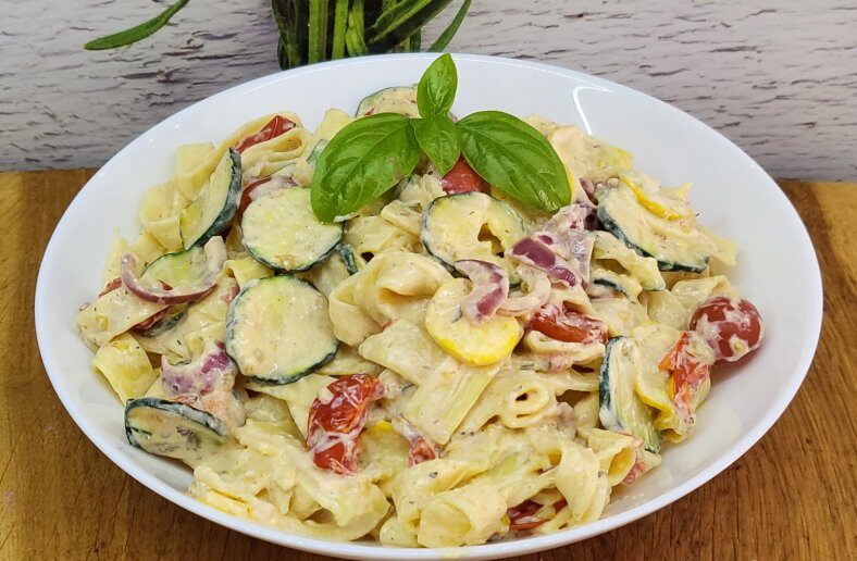 Tagliatelle z cukinią i pomidorkami