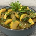 Sernik na zimno z jogurtu greckiego z brzoskwiniami i galaretką