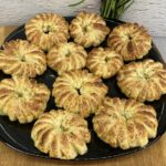 Błyskawiczna roladki z ciasta francuskiego