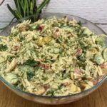 Owsianka z bananem, jabłkiem i orzechami