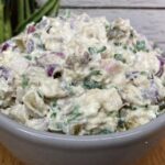 Sałatka z kurczakiem, ogórkiem kiszonym i kapustą pekińską