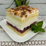 Makaron z mięsem mielonym i cukinią w sosie pomidorowym